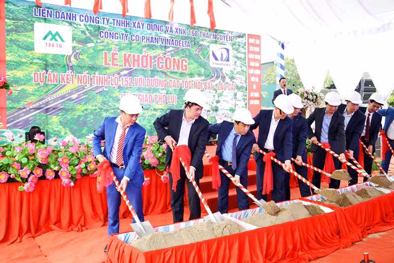 Khởi công xây dựng nút giao cao tốc Nội Bài - Lào Cai với thị trấn Phố Lu và Khu công nghiệp Tằng Loỏng. 