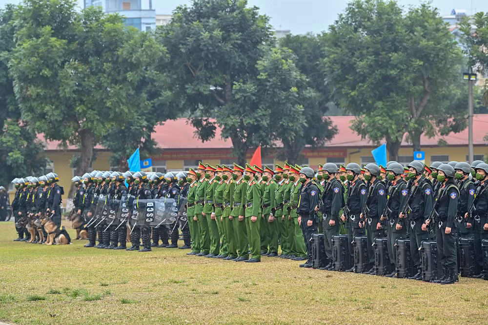 Chủ tịch Quốc hội Vương Đình Huệ thăm, chúc Tết lực lượng vũ trang tại Hà Nội -1