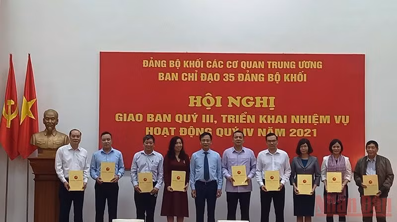 Các thành viên Ban Chỉ đạo 35 Đảng ủy Khối các cơ quan Trung ương nhiệm kỳ 2020-2025.