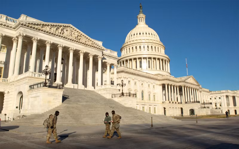 Lực lượng Vệ binh quốc gia bảo vệ khuôn viên Đồi Capital, ngày 10-1. (Ảnh: Reuters)