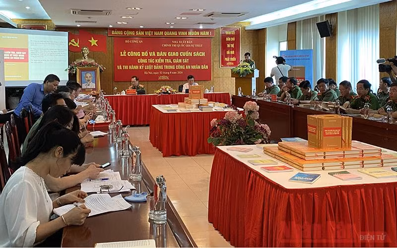 Công bố cuốn sách về công tác kiểm tra, giám sát và thi hành kỷ luật Đảng trong Công an nhân dân -0