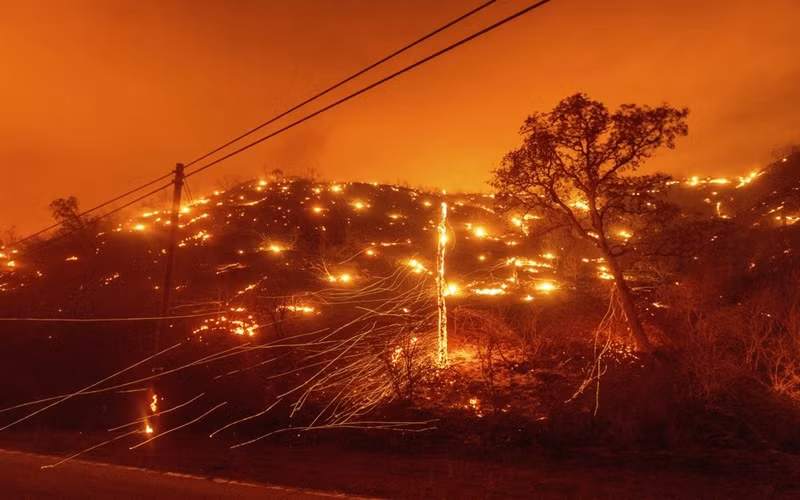 California trong vòng vây của “giặc lửa” -5