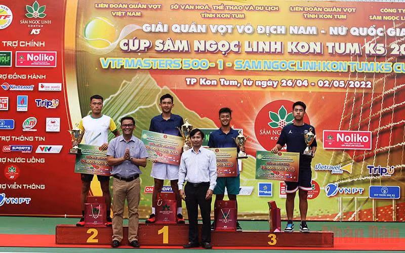 Trao giải nội dung đơn nam.
