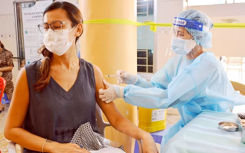 Tiêm chủng vaccine Covid-19: Không phân biệt người Việt Nam hay nước ngoài -0