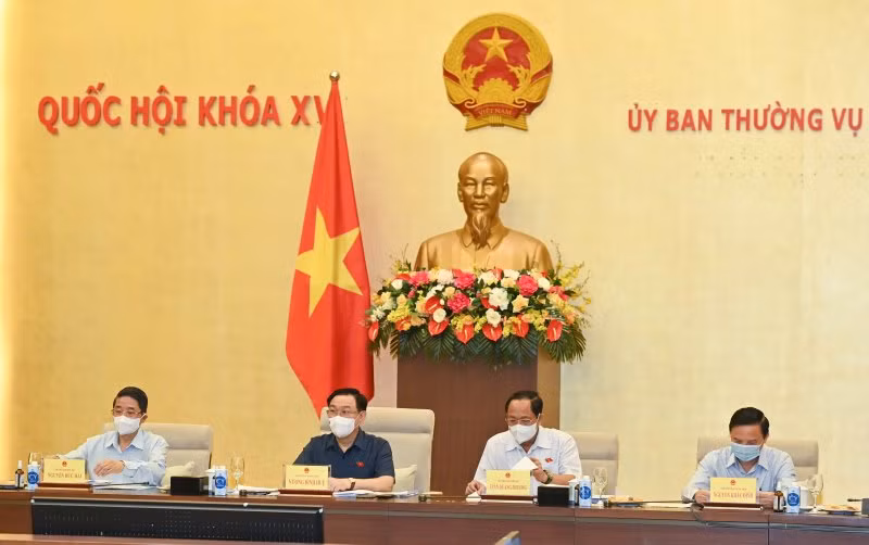 Chủ tịch Quốc hội Vương Đình Huệ và các Phó Chủ tịch Quốc hội chủ trì phiên họp.