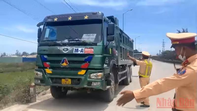 Quảng Ngãi xử lý nghiêm các vi phạm trật tự an toàn giao thông -0