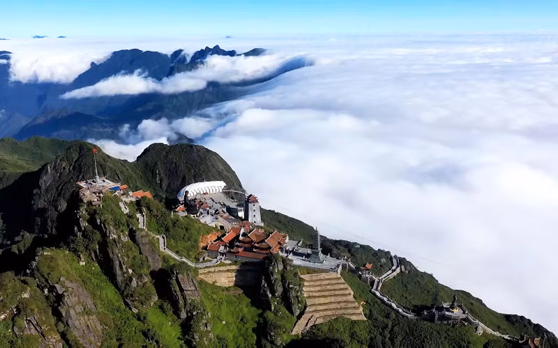 Tới Sapa tận hưởng cảm giác săn mây ở Fansipan là một trong những hoạt động được người Việt Nam ưa chuộng dịp cuối năm. 
