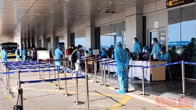 Hà Nội yêu cầu tăng cường giám sát người nhập cảnh tại sân bay quốc tế Nội Bài.