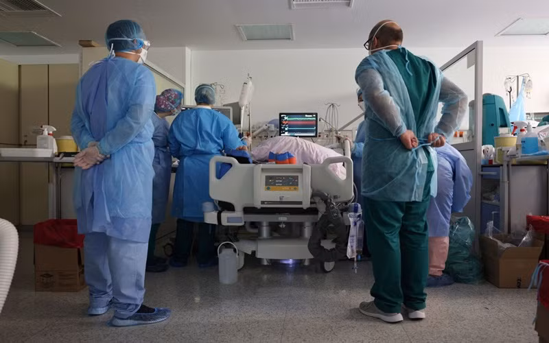Phòng điều trị tích cực cho bệnh nhân Covid-19 tại thủ đô Athens, Hy Lạp. (Ảnh: Reuters)