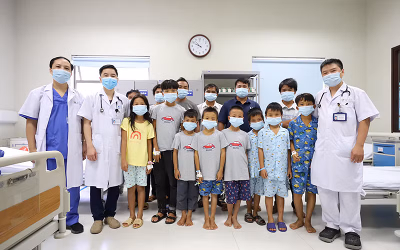 8 trẻ xuất viện chiều 8/10.