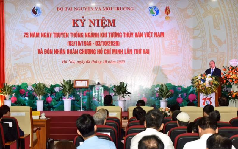 Thủ tướng Nguyễn Xuân Phúc dự và phát biểu ý kiến.