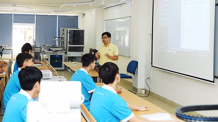 Kiến nghị dạy bảy môn văn hóa trong trường nghề
