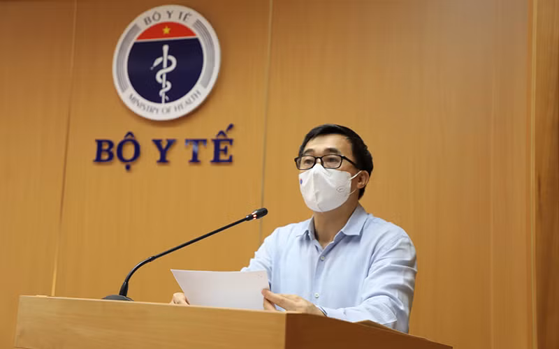 Thứ trưởng Y tế Trần Văn Thuấn đề nghị các địa phương sẵn sàng các giải pháp cung ứng ô-xy y tế. (Ảnh: NGUYỄN NHIÊN)