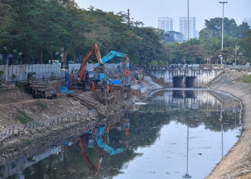 Thi công hệ thống cống ngầm gom nước thải sông Tô Lịch -0