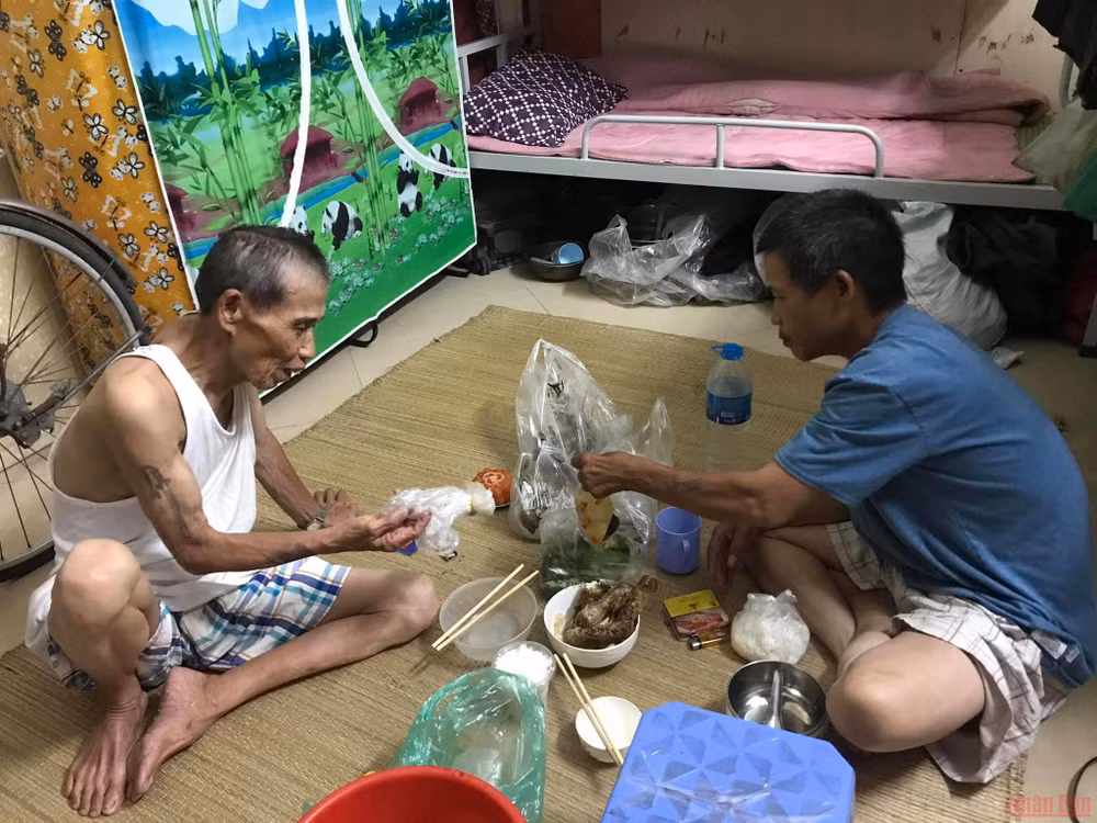 Trắng đêm Hà Nội cùng… những chuyến đi tử tế -0