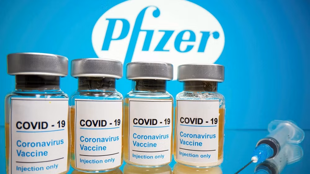Pfizer và BioNTech cho biết có thể sản xuất tới 50 triệu liều vaccine trong năm nay. Ảnh: Reuters.