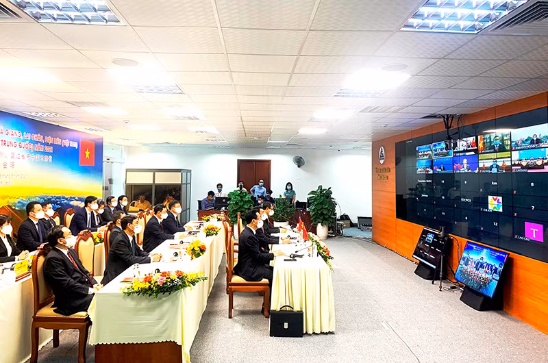 Hội nghị trực tuyến Bí thư bốn tỉnh biên giới của Việt Nam với tỉnh Vân Nam (Trung Quốc), tại TP Lào Cai.