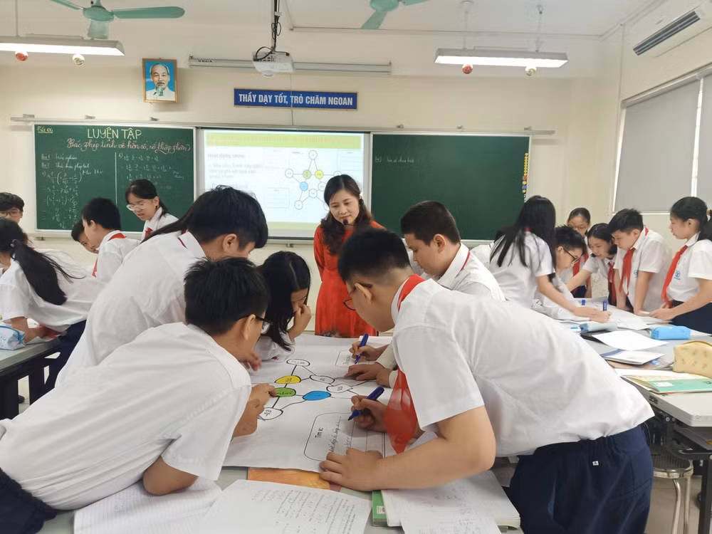 Trong giờ học tại Trường trung học cơ sở Cầu Giấy. Ảnh: THCS Cầu Giấy