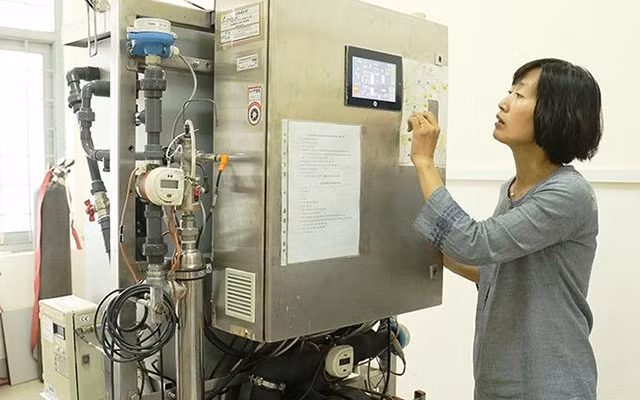 PGS, TS Nguyễn Minh Tân giới thiệu thiết bị cô đặc dịch quả Jeva.