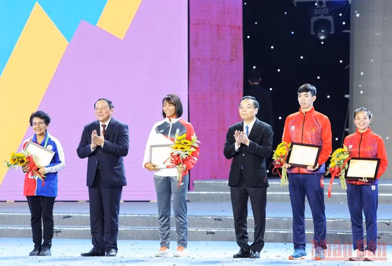 Lễ bế mạc SEA Games 31: Hội tụ để tỏa sáng -0