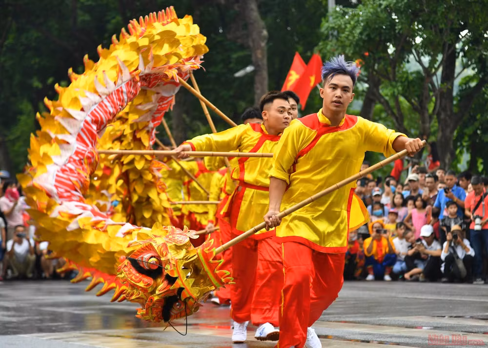Rực rỡ sắc màu tại Liên hoan nghệ thuật Múa Rồng Hà Nội -0
