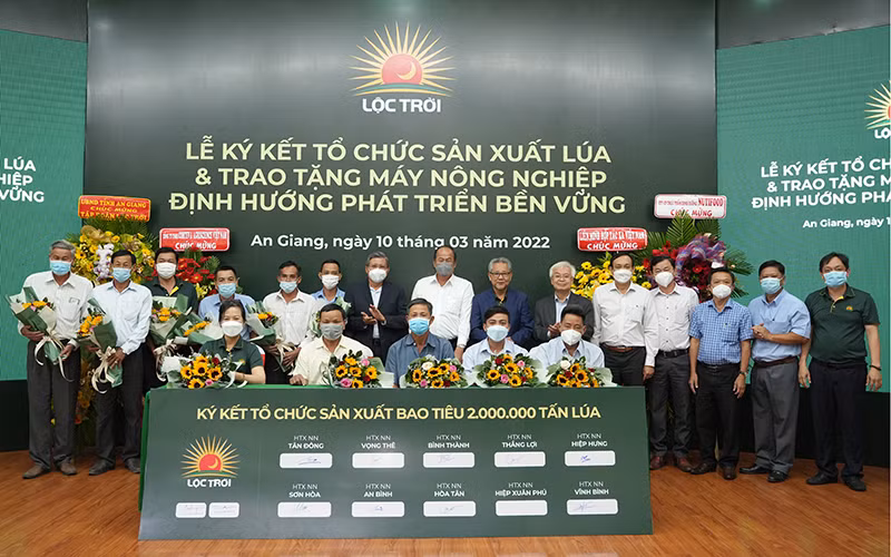 Quang cảnh lễ ký kết.