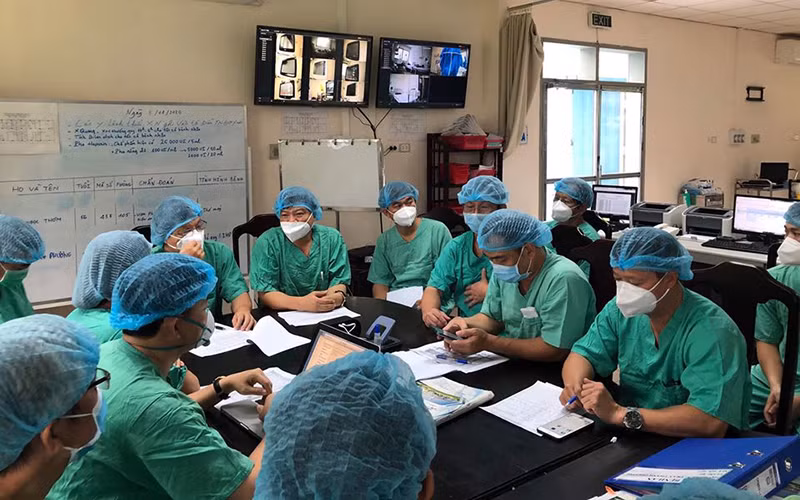 Các Giáo sư đầu ngành làm việc tại Bệnh viện Trung ương Huế.