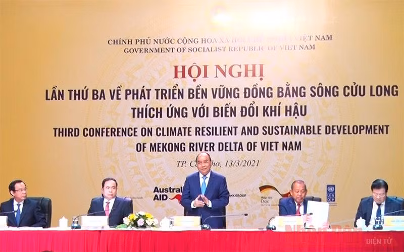 Thủ tướng Chính phủ Nguyễn Xuân Phúc chủ trì Hội nghị.
