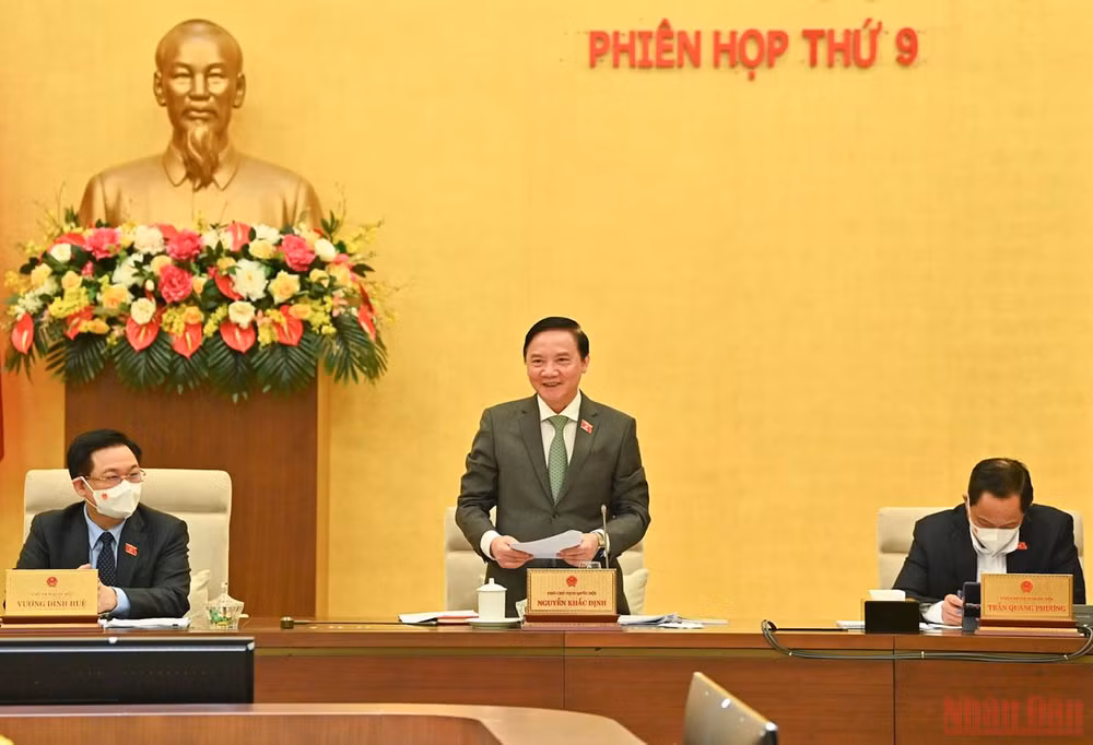 Phó Chủ tịch Quốc hội Nguyễn Khắc Định điều hành nội dung phiên họp. (Ảnh: DUY LINH)