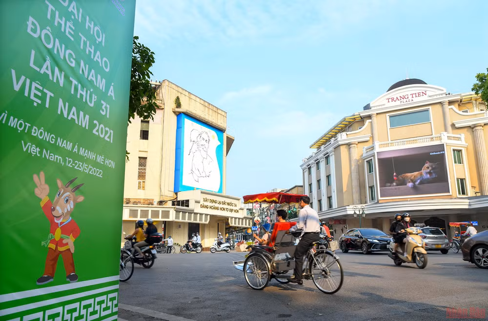 Đường phố Hà Nội trang hoàng chào đón SEA Games 31 -0