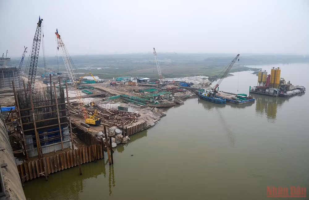 Đẩy nhanh tiến độ thi công cầu Vĩnh Tuy 2 trong năm 2022 -0