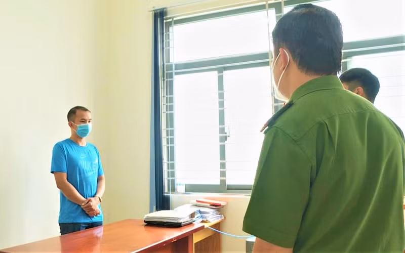 Cơ quan Cảnh sát điều tra Công an TP Buôn Ma Thuột đọc quyết định khởi tố đối với Nguyễn Thanh Hải.