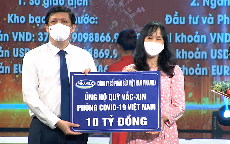 Vinamilk đồng hành với cuộc chiến chống dịch với nhiều hành động thiết thực.