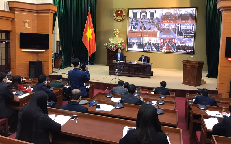 BCĐ Phòng chống dịch Covid-19 tỉnh Hưng Yên họp bàn triển khai các giải pháp dập dịch Covid-19 ở xã Yên Phú, huyện Yên Mỹ, tỉnh Hưng Yên.