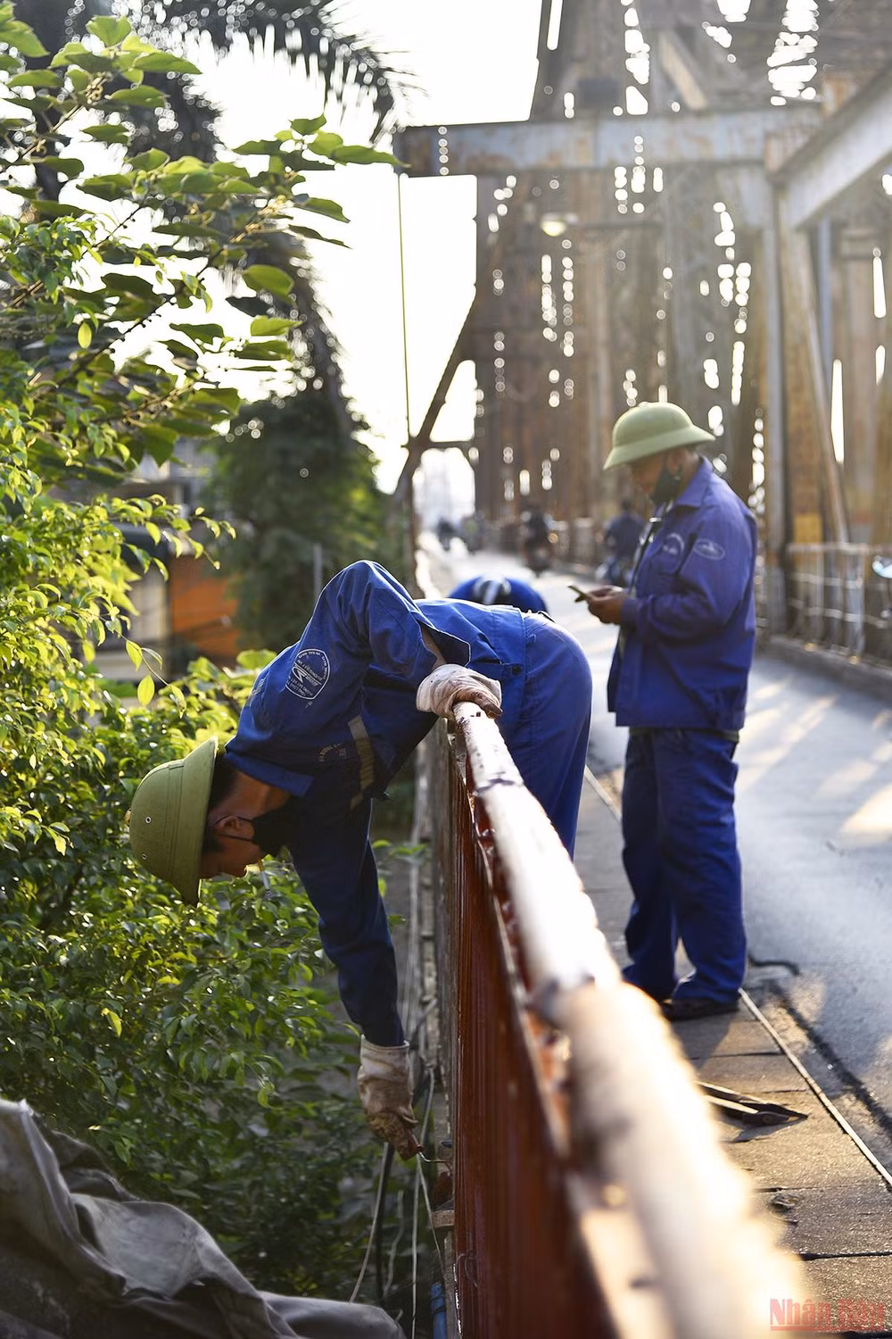 “Thay áo mới” cho cây cầu 120 năm tuổi -0