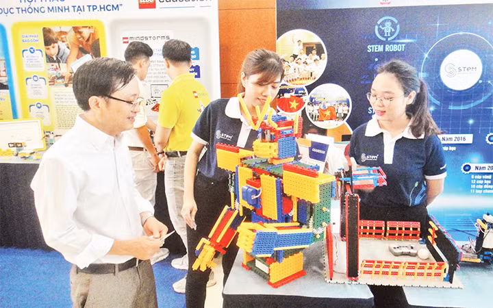 Trưng bày các mô hình giáo dục thông minh tại TP Hồ Chí Minh (Ảnh chụp trước khi dịch Covid-19 bùng phát).