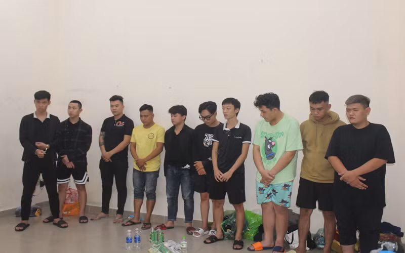 10 đối tượng bị bắt khẩn cấp.