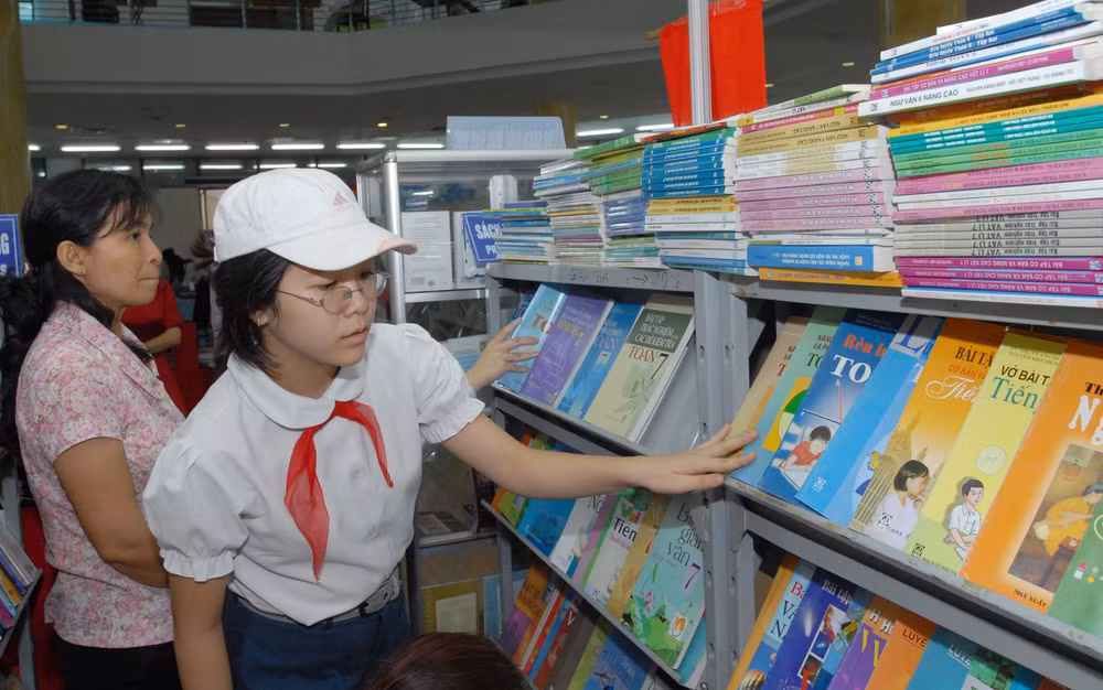 Việc sớm hoàn thiện Chương trình môn học mới sẽ là căn cứ để biên soạn sách giáo khoa mới bảo đảm kế hoạch và chất lượng. Ảnh : TRẦN HẢI