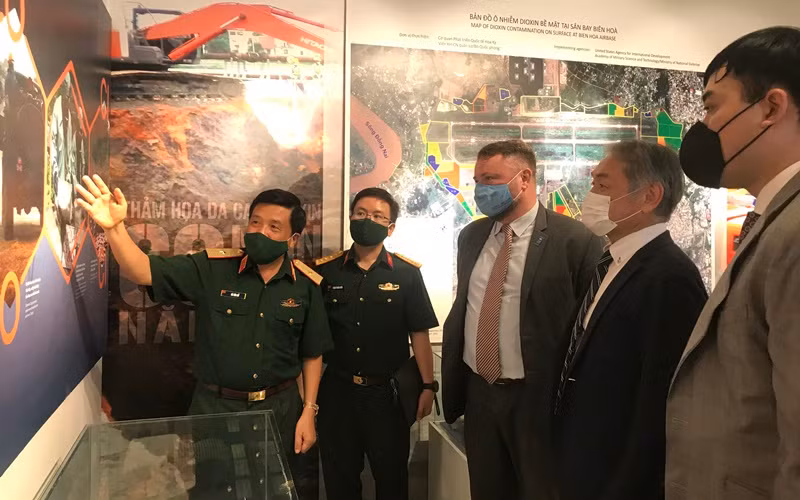 Triển lãm "Thảm họa da cam/dioxin - 60 năm nhìn lại"