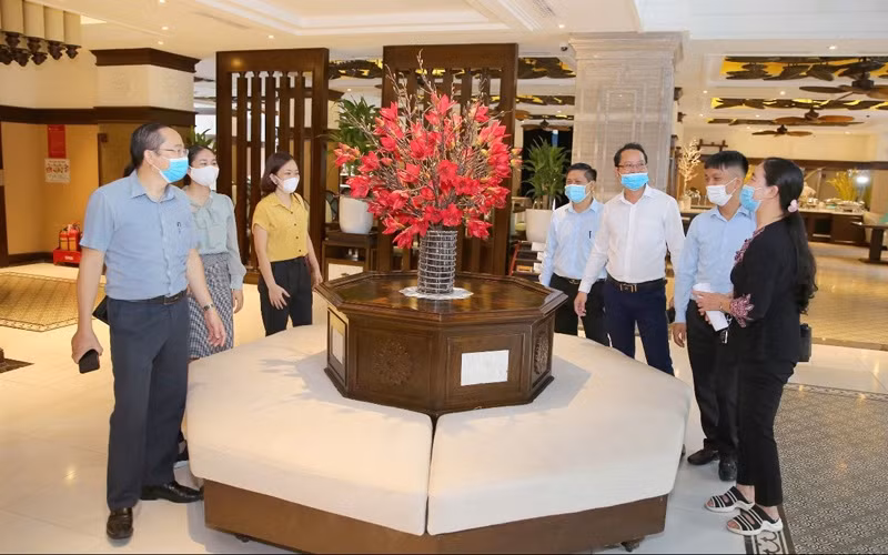 Đoàn khảo sát tiến hành khảo sát một số khu, điểm du lịch, cơ sở dịch vụ. (Ảnh: CTV)