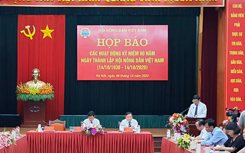 Toàn cảnh buổi họp báo.