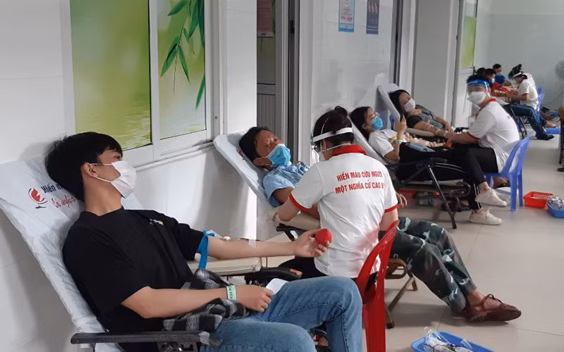 Hiến máu tình nguyện tại Trung tâm Tim mạch.