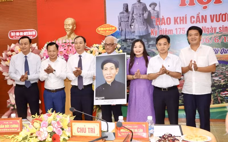 Hội thảo khoa học “Hào khí Cần Vương - Khát vọng Vũ Quang” bổ sung nhiều tư liệu quý về phong trào Cần Vương, cuộc khởi nghĩa Hương Khê và con người, cuộc đời, sự nghiệp của Đình nguyên Tiến sĩ Phan Đình Phùng.