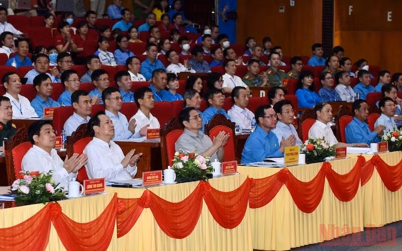 Đảng, Nhà nước luôn quan tâm, chăm lo, nâng cao đời sống vật chất, tinh thần cho công nhân lao động -0