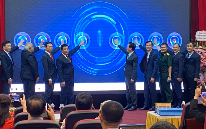 Ra mắt “Tạp chí Cộng sản-Chuyên đề” và trang tiếng Tây Ban Nha.