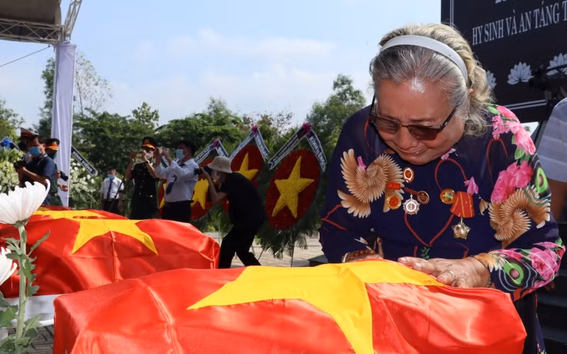Truy điệu, an táng 28 hài cốt liệt sĩ Đoàn 10 Đặc công Rừng Sác -0