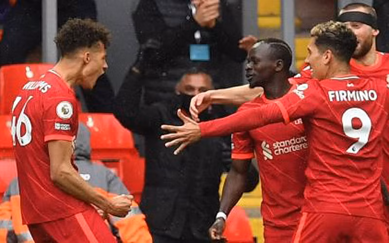 Các cầu thủ Liverpool mừng chiến thắng 2-0 trước Crystal Palace.
