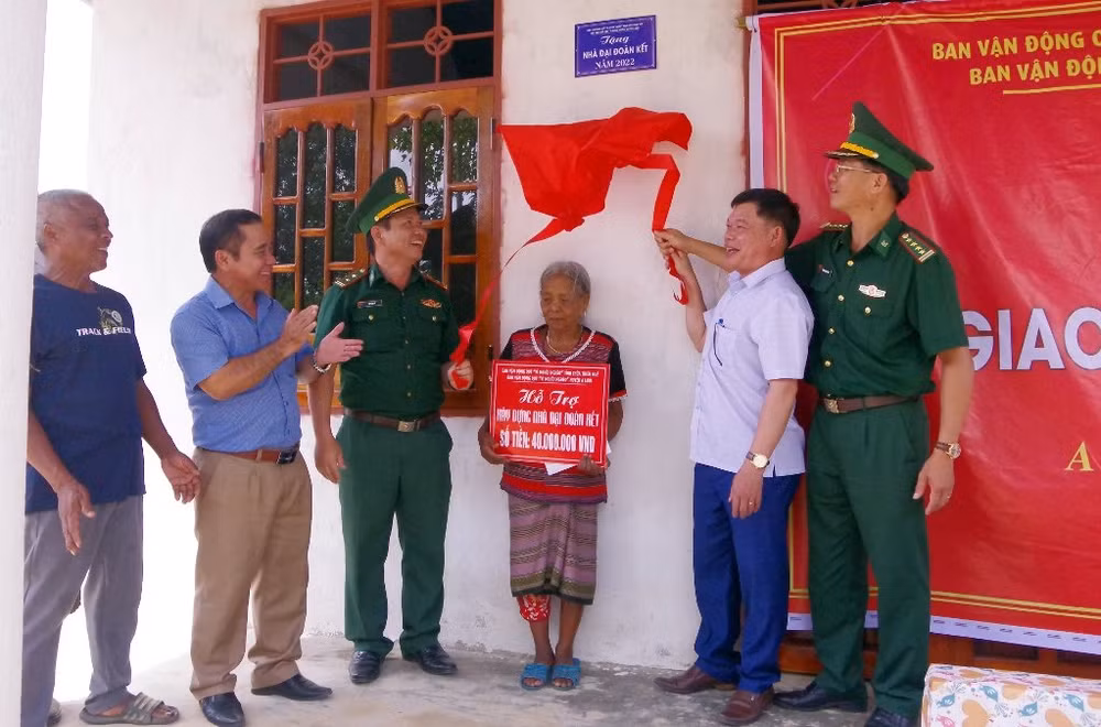 Khánh thành 2 nhà “Đại đoàn kết” dành cho người nghèo biên giới A Lưới -0