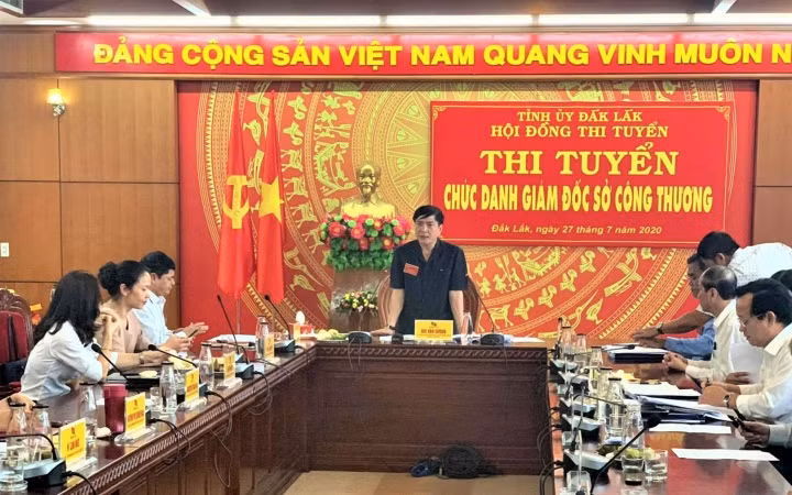 Đồng chí Bùi Văn Cường, Ủy viên Trung ương Đảng, Bí thư Tỉnh ủy Đắk Lắk, Chủ tịch Hội đồng thi tuyển chức danh Giám đốc Sở Công thương phát biểu đánh giá về việc thi tuyển.