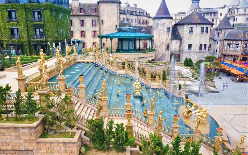 Thác Mặt trời (Grand Cascade) trên đỉnh Bà Nà. 